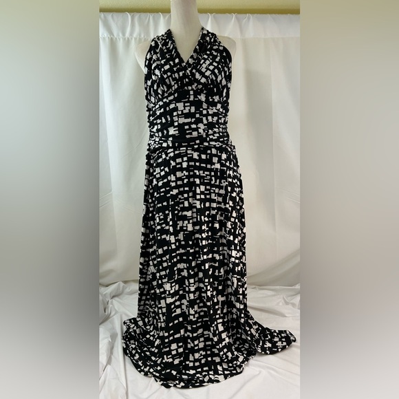 Nine West Dresses & Skirts - Nine West Black & White Geometric Maxi Dress Size 16